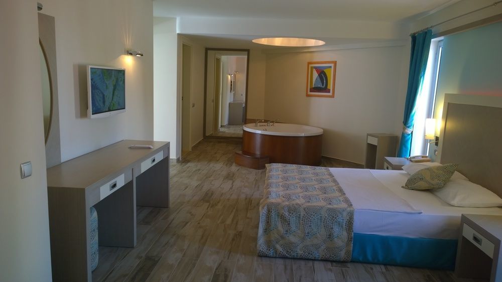 Costa Queen Suites Gumbet Exterior photo